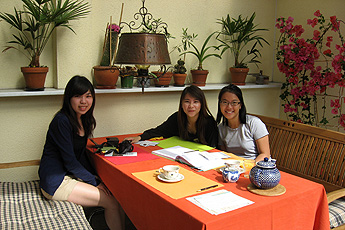 Studentinnen aus Südostasien Studentinnen aus Südostasien